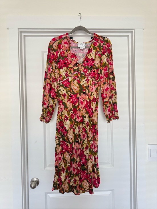 Sam Edelman Dresses & Skirts - Sam Edelman Floral V-Neck Midi Dress in Pink and Green